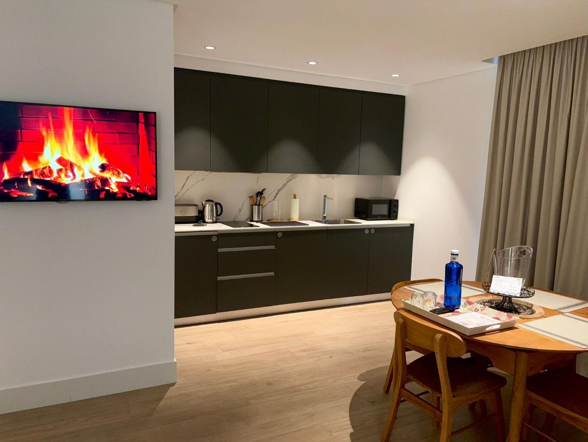 Apartamentos Turisticos La Plaza 치피오나 외부 사진
