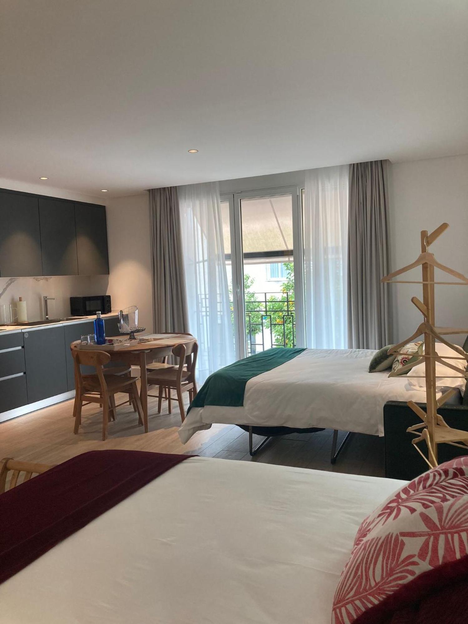 Apartamentos Turisticos La Plaza 치피오나 외부 사진