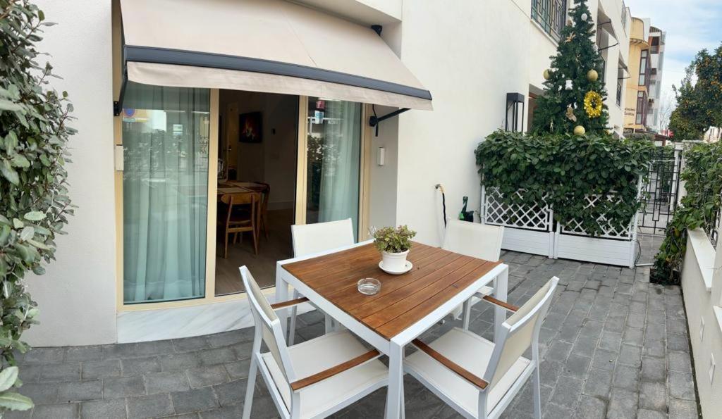 Apartamentos Turisticos La Plaza 치피오나 외부 사진