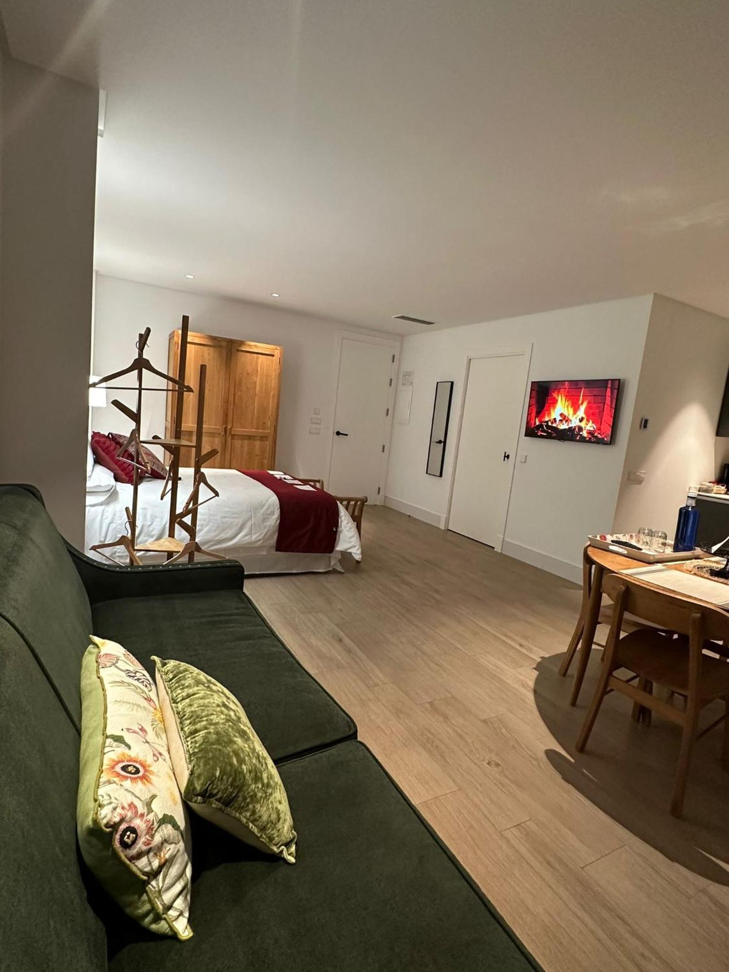 Apartamentos Turisticos La Plaza 치피오나 외부 사진
