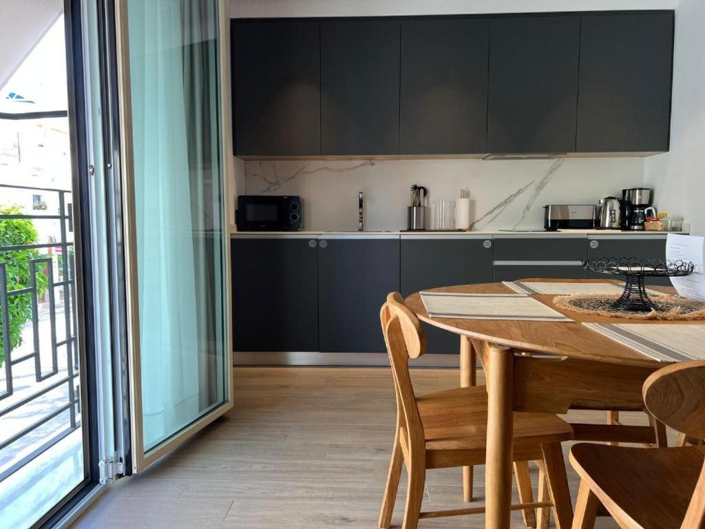 Apartamentos Turisticos La Plaza 치피오나 외부 사진